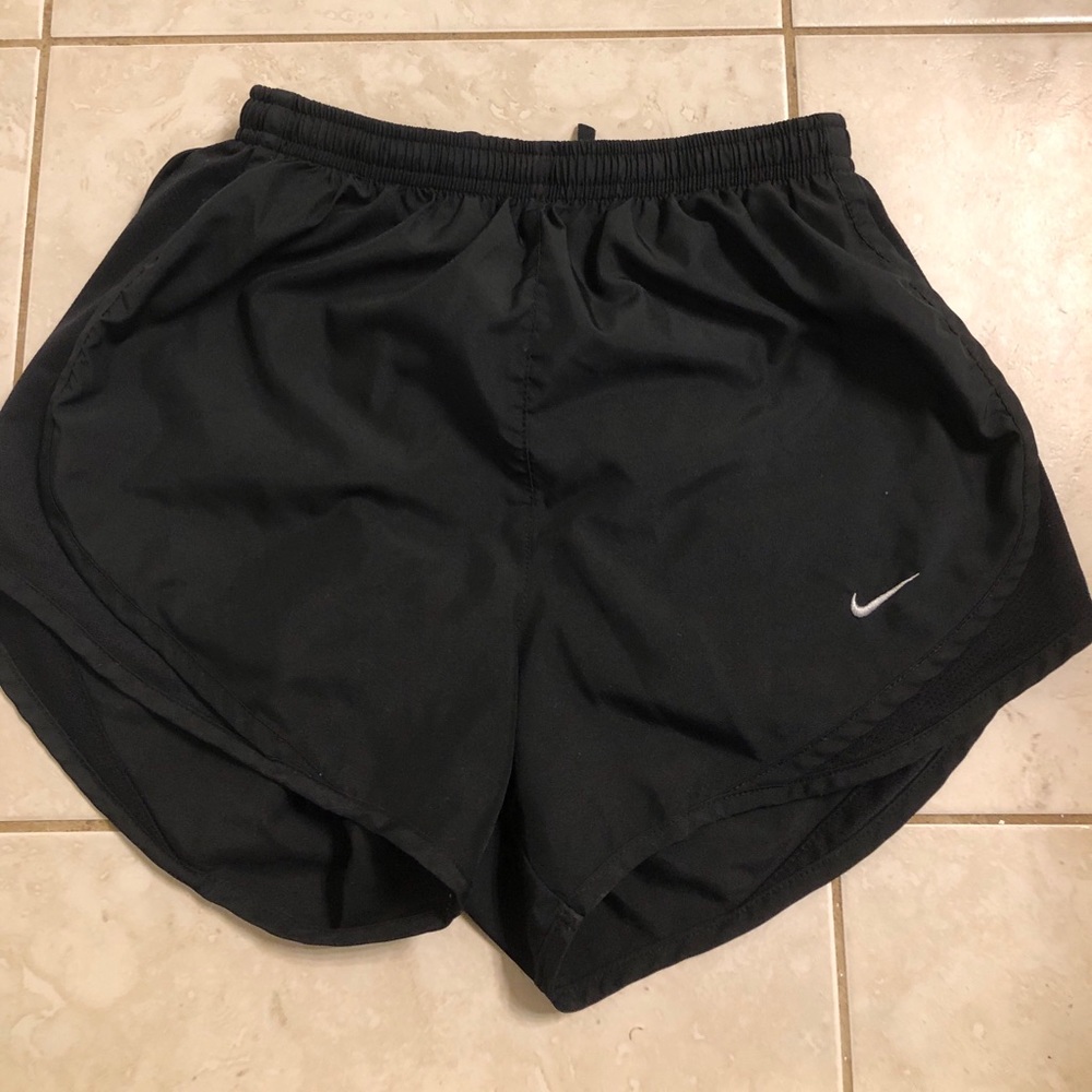 Nike XS tempo shorts black